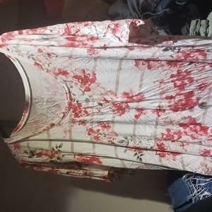 Maurices 4X floral top